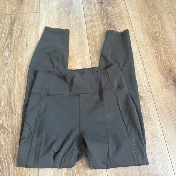 Lululemon leggings size 6 - Image 5