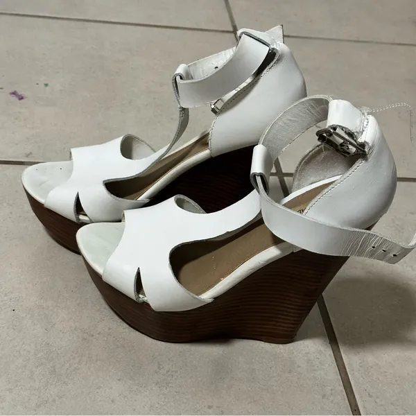 Steve Madden Women White Platform Wedges Sandals‎ size 8 - Image 2