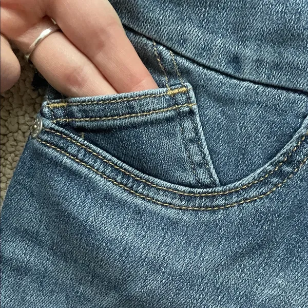 Rock & Republic Blue Skinny Jeans with Eyelet Detail - Image 4