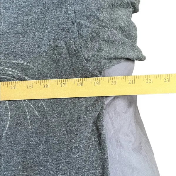 Fruit of the loom grey short sleeve cat shirt size medium - Image 4