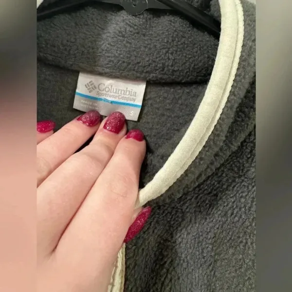 Columbia Women’s Fleece Sweatshirt - Image 4