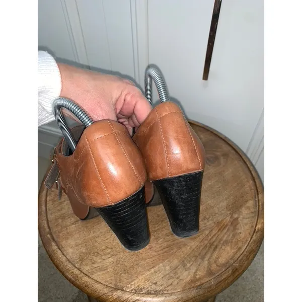Clarks‎ Women's Brown Ankle Booties Size 9.5M Double Buckle Block Heel - Image 4