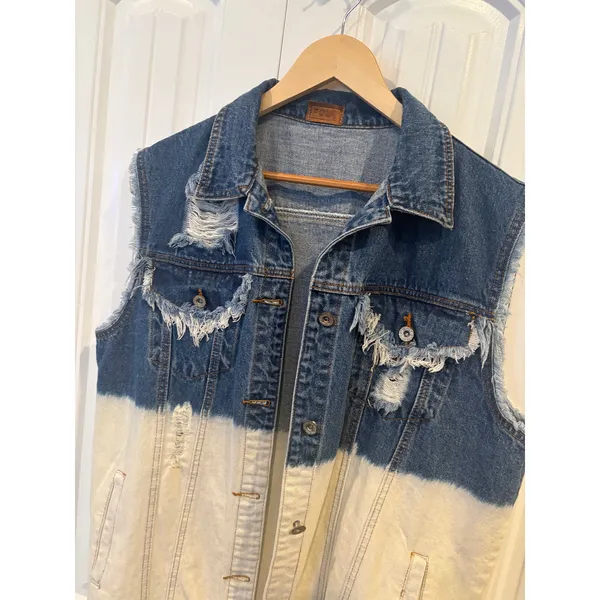 POL Distressed‎ Ombre Denim Vest Size Large - Image 3