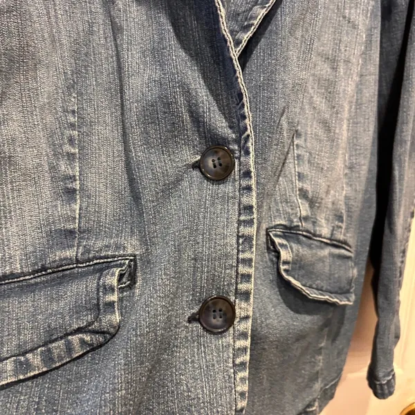 St. Johns Bay Womens 1X Blue Denim Blazer Jacket Stretch Cotton Medium Wash - Image 3
