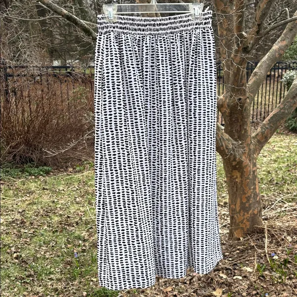Evan Picone Black and White Dot-Print Maxi Skirt - Image 4