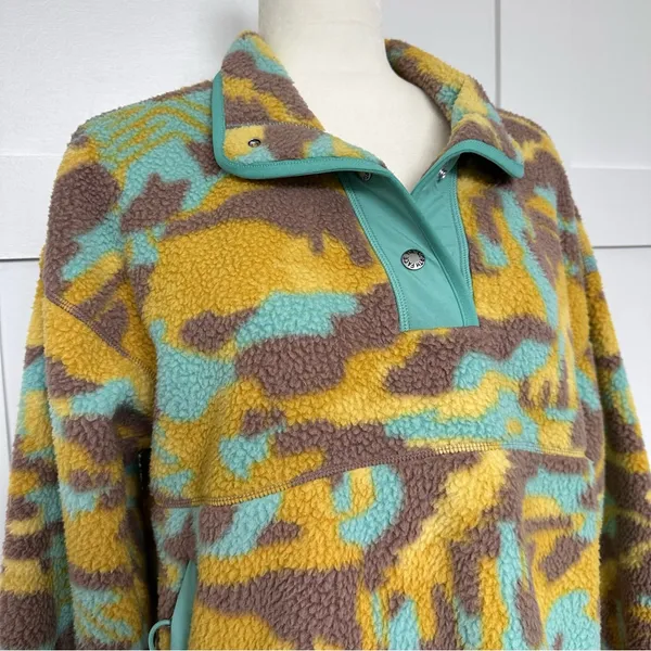 The North Face Fleece 1/4 Snap Pullover - Image 5