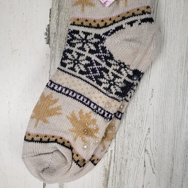 NWT Sherpa Lined Knit Winter Snowflake Leaf Design No-Slip Slipper Socks - Image 2