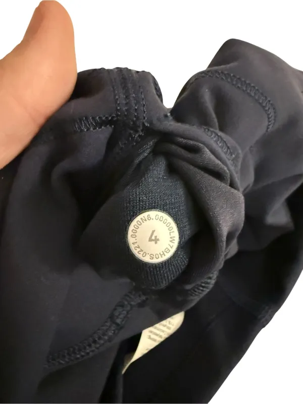 Lululemon Wunder Train High-Rise Short 8” – True Navy – Size 4 - Image 7
