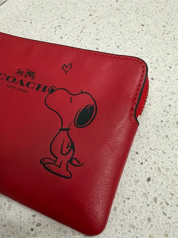Coach Red Snoopy Leather Wristlet Peanuts Limited Edition Drop Womens Wallet EUC - Image 13