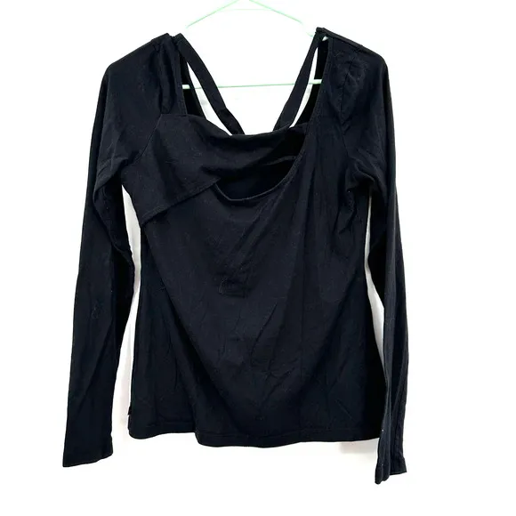 Fabletics size medium black long sleeve top criss cross back‎ detail - Image 2