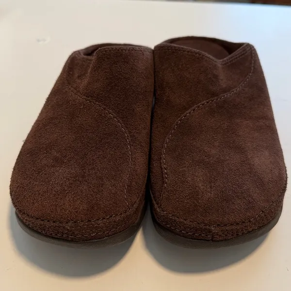 Fitflop brown suede clogs sz 6.5 - Image 3