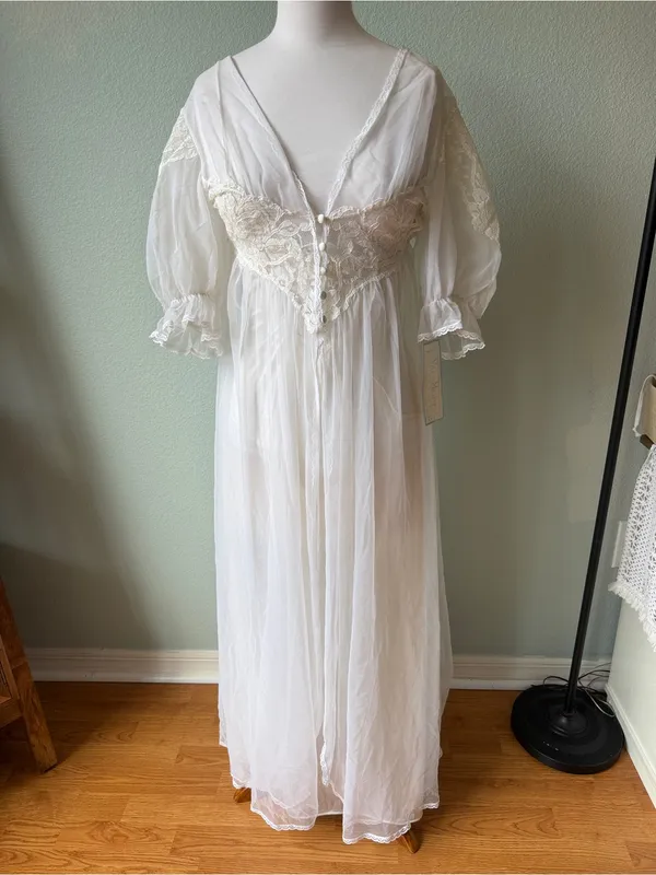 Val Mode Vintage White Lace Trim Bridal Nightgown - Image 2