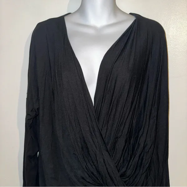 21Saints long sleeve high-low V-neck long sleeve shirt in black new size large - Image 13