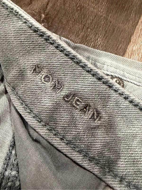 American Eagle Women’s Grey Denim Distressed Cut Off High Rise Mom Short Size 8 - Image 4