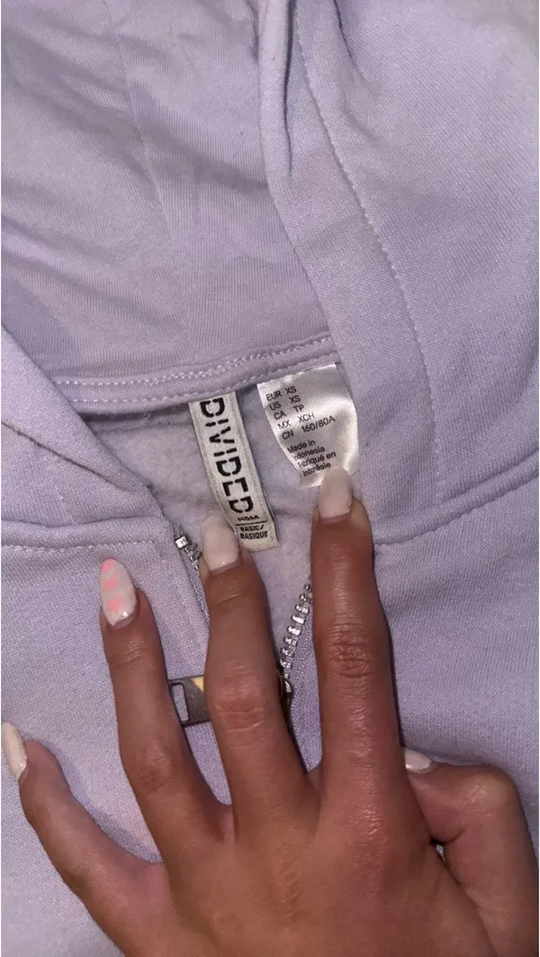 H & M Lavender cropped zip up  - Image 3