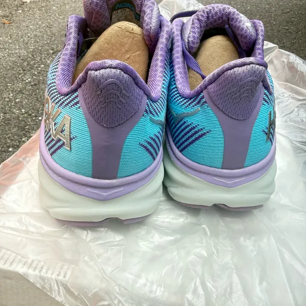 Hoka One One Clifton 9 running shoes in purple and blue with a gradient effect #running #athletic women size 7 - Image 3