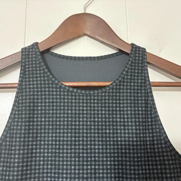 Vuori Elevation Plyo Tank Black Check Size L — Soft Stretchy Performance Crop - Image 5