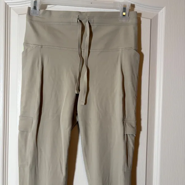 Athleta Salutation CARGO Pocket II Tight Pants - BEIGE Size M. Preloved - Image 2