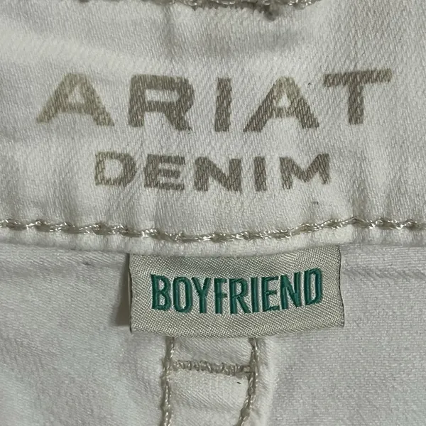 Ariat Women's White High Rise‎ Boyfriend 5" Shorts Size 32R Embroidered - Image 9