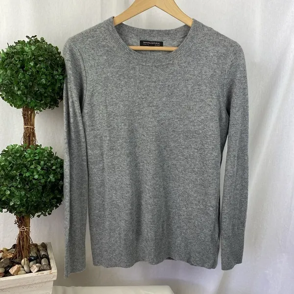 Banana Republic Merino Wool Blend Gray Long Sleeve Crew Neck Sweater M - Image 2