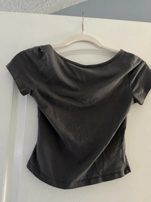 H&M grey Scoop Neck Crop Top  - Image 3