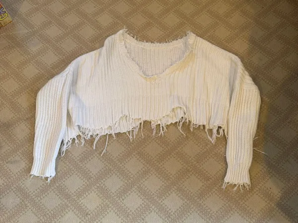 White Long Sleeve Cropped Sweater Size M - Image 2