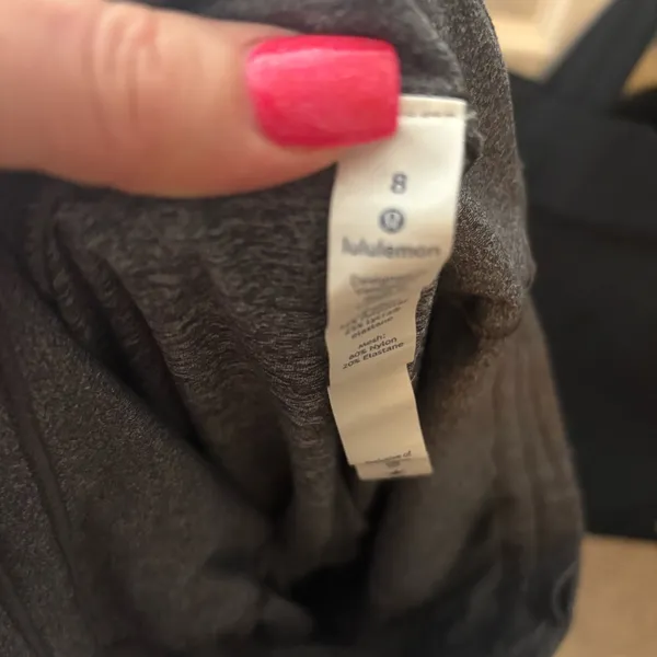 Lululemon Speed Up Crop (21")Sz 8 Heathered Black. Preloved excellent condition - Image 6