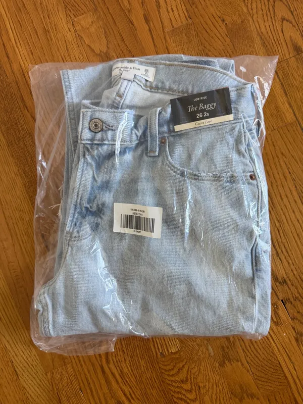 Abercrombie & Fitch Low rise Baggy Jeans - Image 4