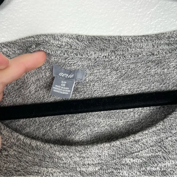 Aerie Women Gray Long Sleeve Tee‎ Crochet Lace Shoulder Detail Top Sz S - Image 2
