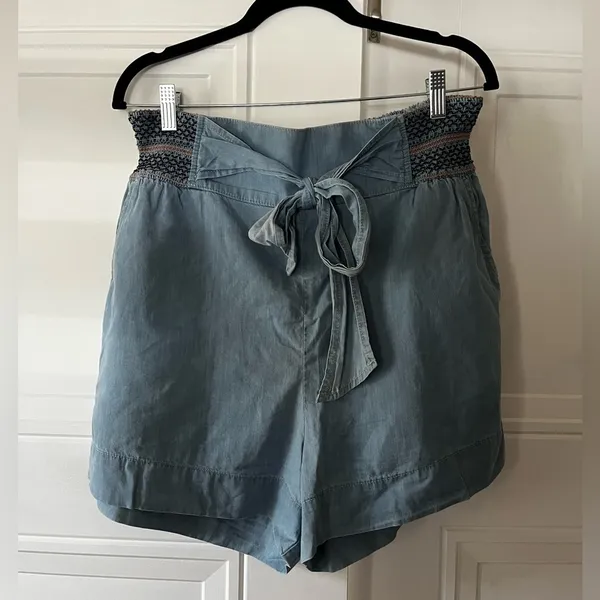 Anthropologie aloha tie front shorts - Image 5