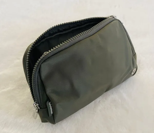 Lululemon Everywhere Belt Bag Grey Sage - Image 10