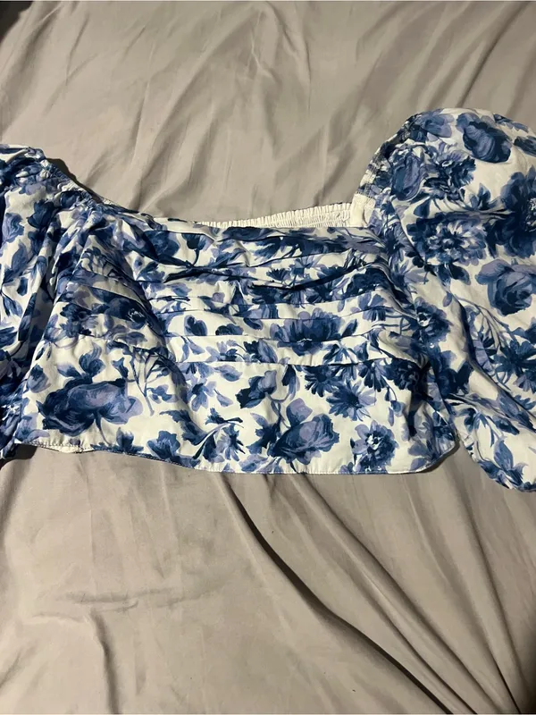 Abercrombie & Fitch Blue Floral‎ Puff Sleeve Crop Top Smocked Pleated L - Image 11