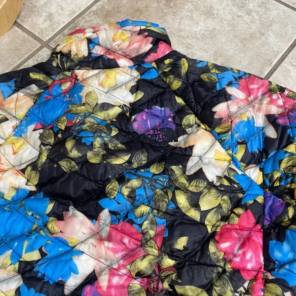 The North Face Thermoball Floral Quilted Puffer Jacket Black Multi Womens Small - Image 7