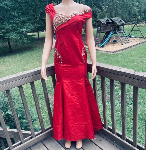 Elegant Red Off-Shoulder Evening Gown with Crystal Detail - Image 3