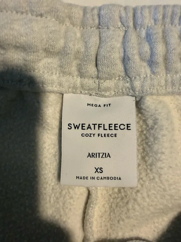 Aritzia Cozy Sweatfleece Mega Cargo Mid-Thigh Short - Image 4