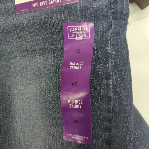 Signature By Levi's Strauss Women's Mid Rise Skinny Med Wash‎ Sz. 27 NWT - Image 9
