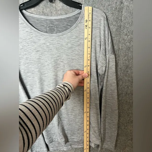 Asics Women's Large Heather Gray Long Sleeve athletic‎ Tee shirt - Image 5