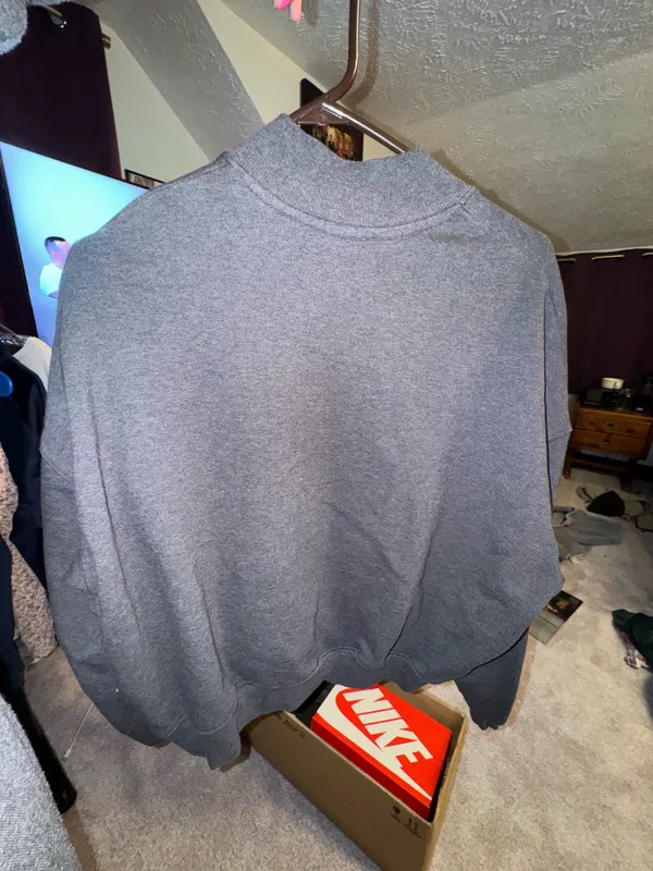 Cropped Gymshark 1/4-Zip Sweatshirt - Image 2