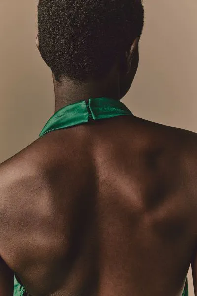 H&M NWT Green Satin Halterneck Top. Size Medium. - Image 4