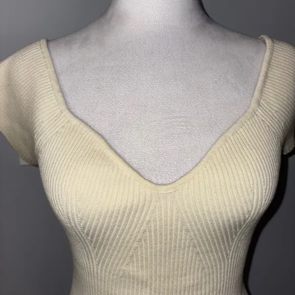 ASTR the Label Cream Ribbed Knit Top‎ V Neck Short Sleeve Fitted Womens Small - Image 2