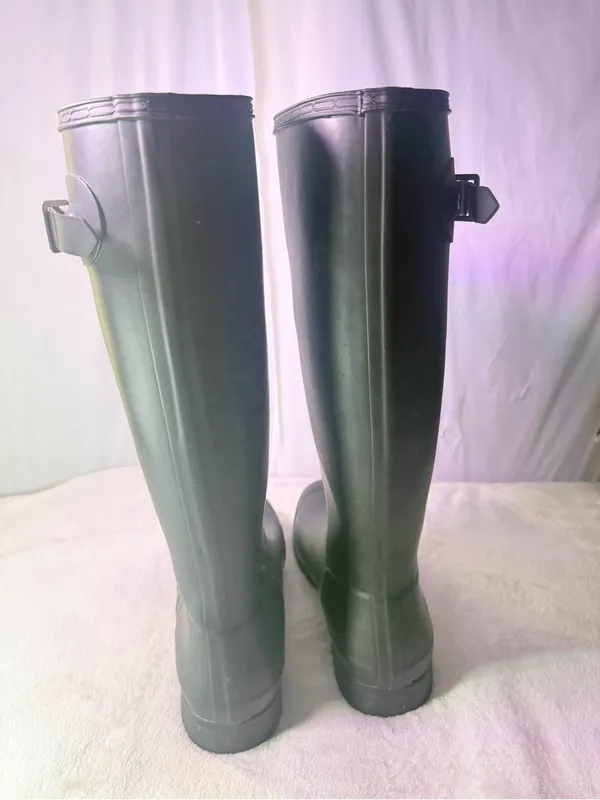 Hunter Black Tall Rain Boot with Cream Knit Cuff Insert - Image 8