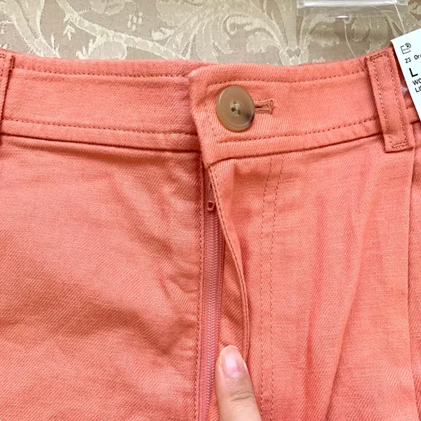 Uniqlo Linen Cotton 2.5" Inseam Shorts in Orange - Image 3