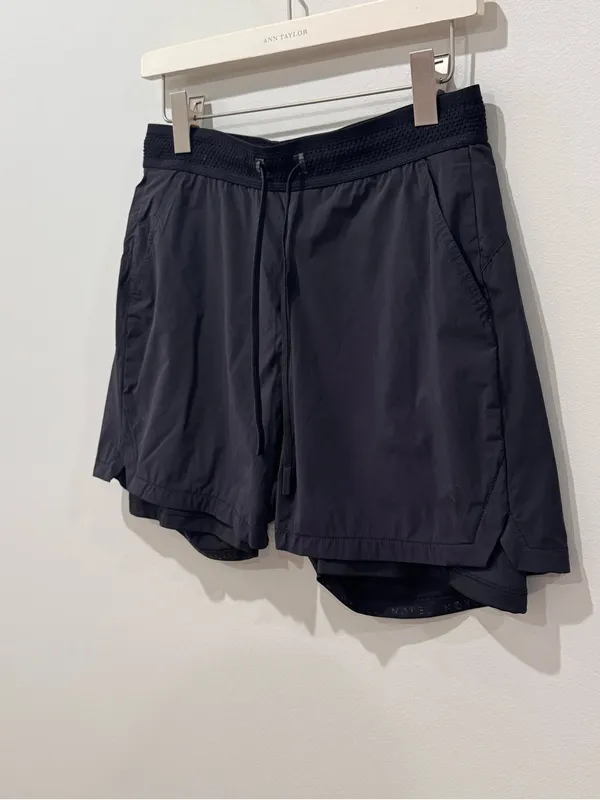 Novel Size Medium Athletic Shorts Double Lined Black - Image 2