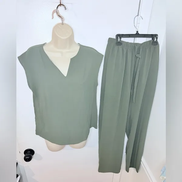 Ekouaer 2pc Lounge Set Womens M Olive Green Top & Wide Leg Pants NWT - Image 3