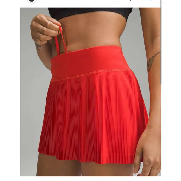 Lululemon Pleat‎ to Street Mid-Rise Red Skort Size: 0 - Image 2