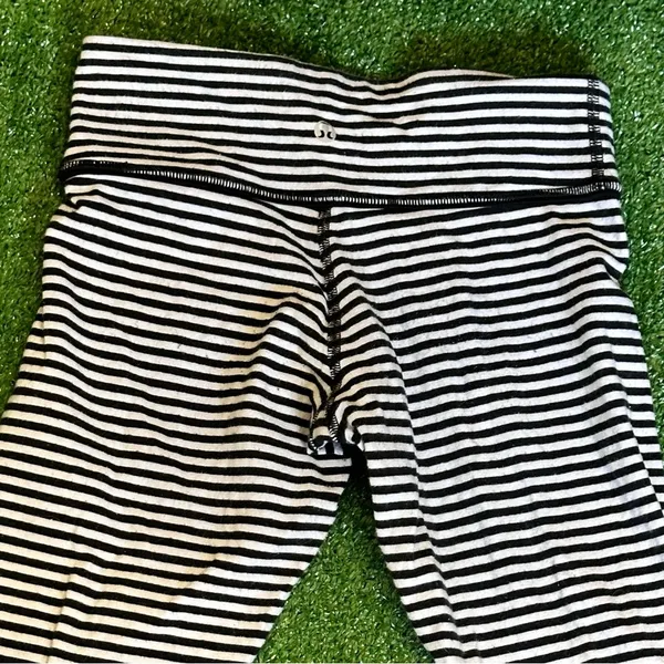 Lululemon Wunder Under Rare White Black Striped Athletic Pant Leggings - Image 7