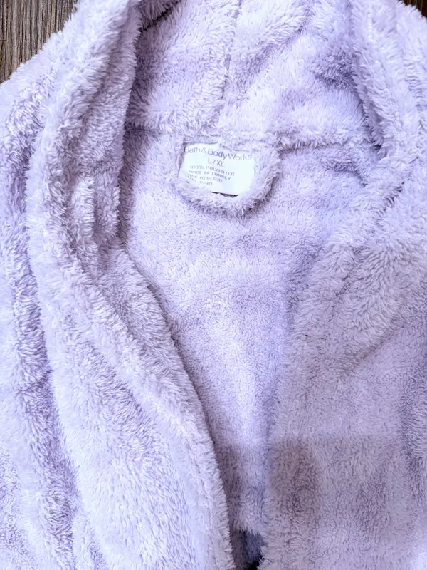 Bath & Body Works Lavender Plush Robe size L/XL - Image 2