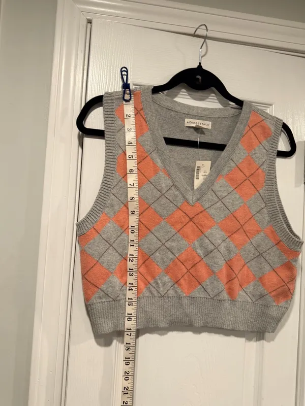 NWT Aeropostale Size M Gray Coral V Neck Argyle Cropped Stretch Sweater Vest - Image 3