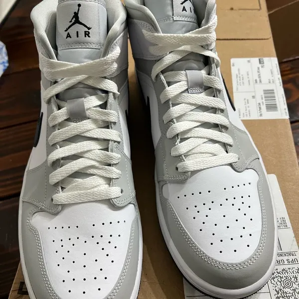 Air Jordan 1 Mid Light Smoke Grey BQ6472-015 Women’s Size 11.5W/ 10 M FAST SHIP - Image 2