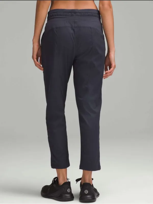 Lululemon Dance Studio Mid-Rise Cropped Pant in Black Night W2537 Sz 8 - Image 3